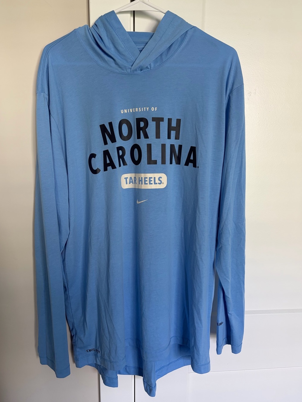 Nike Men’s UNC Carolina Blue Long-Sleeve Hoodie Shirt - Size XL